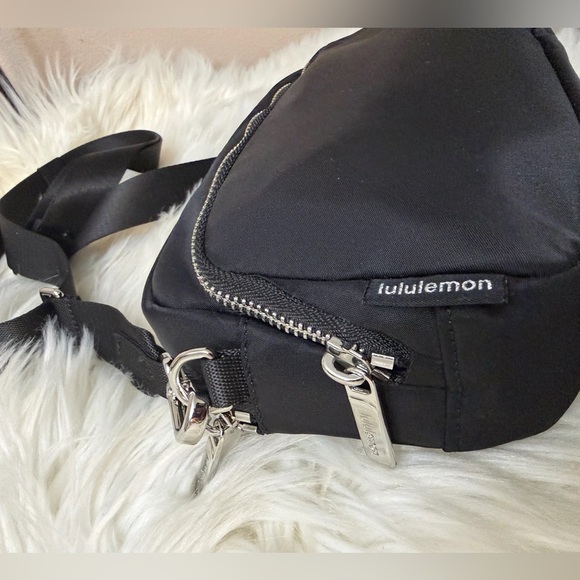 lululemon messenger bag Lululemon Athletica Black Messenger Bag